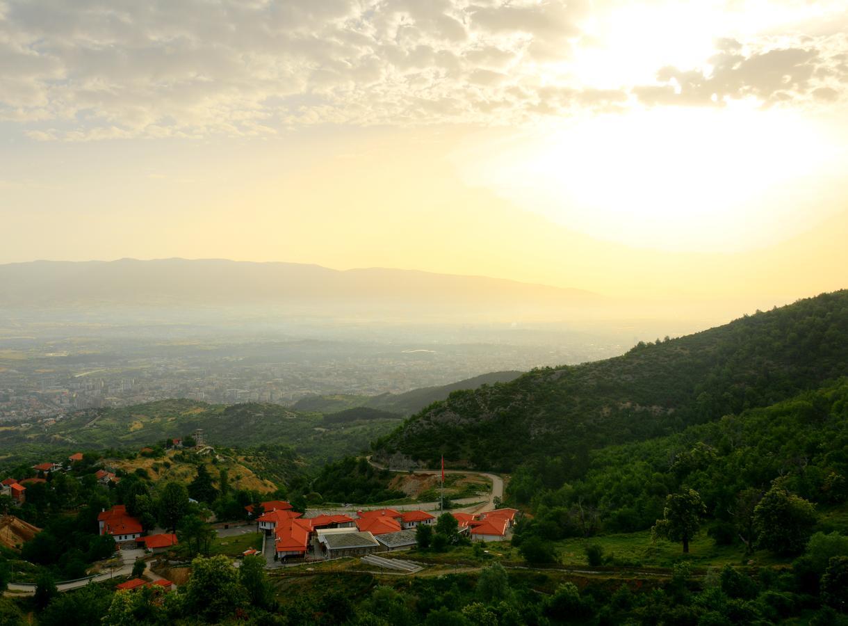 סקופיה Macedonian Village Hotel & Resort מראה חיצוני תמונה
