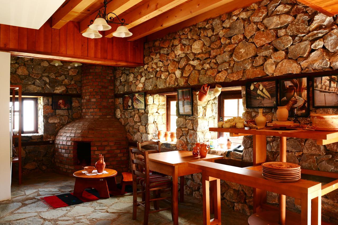 סקופיה Macedonian Village Hotel & Resort מראה חיצוני תמונה